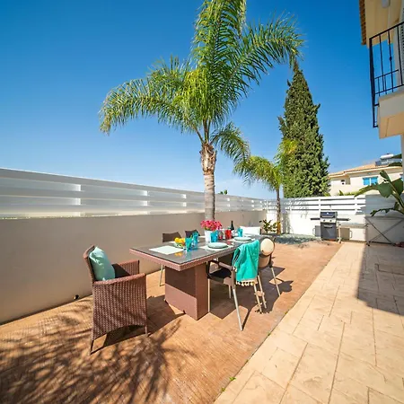 Palm Eva Paralimni